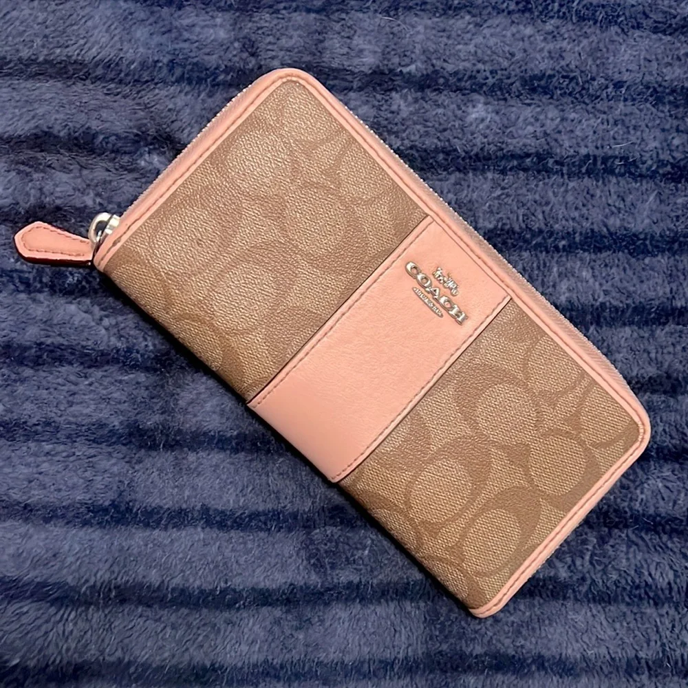 Coach Accordion Wallet - Picture 1 of 7